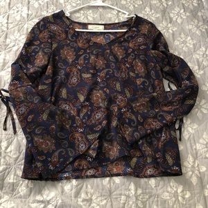 Cute floral top. Small.
